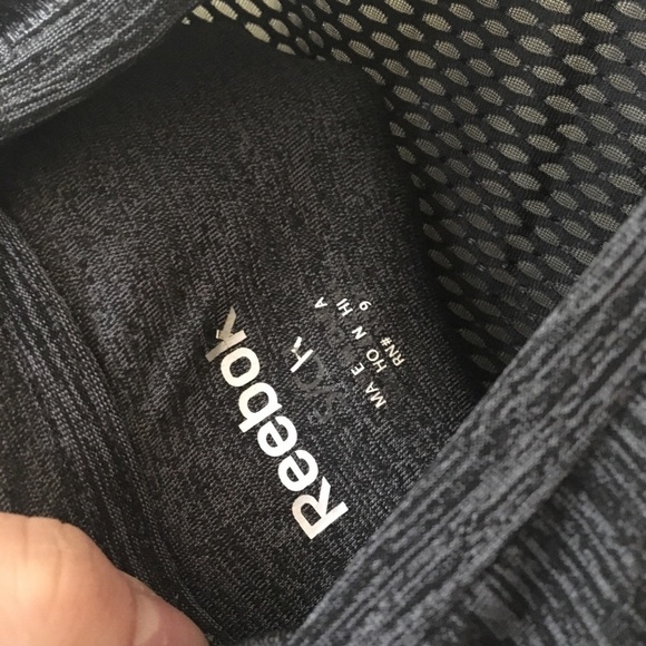 Reebok long sleeve gray work out top size small - Picture 7 of 7